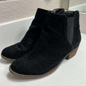 Women’s black ankle booties
